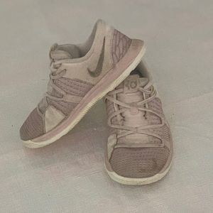 Nike KD10 “Aunt Pearl” gym shoe